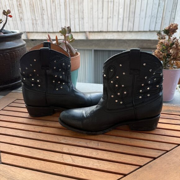 Mix Mooz Black Leather Western  Studded Ankle Boots Size 8.5 - Picture 1 of 9